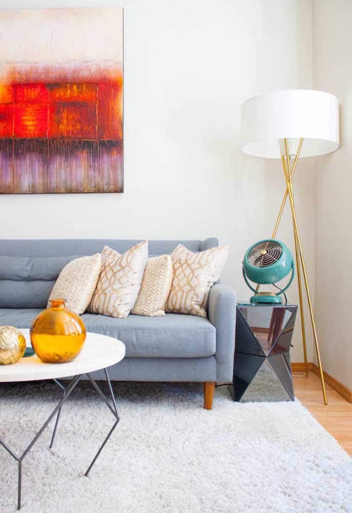 comment choisir un tapis assorti à la peinture murale du salon.